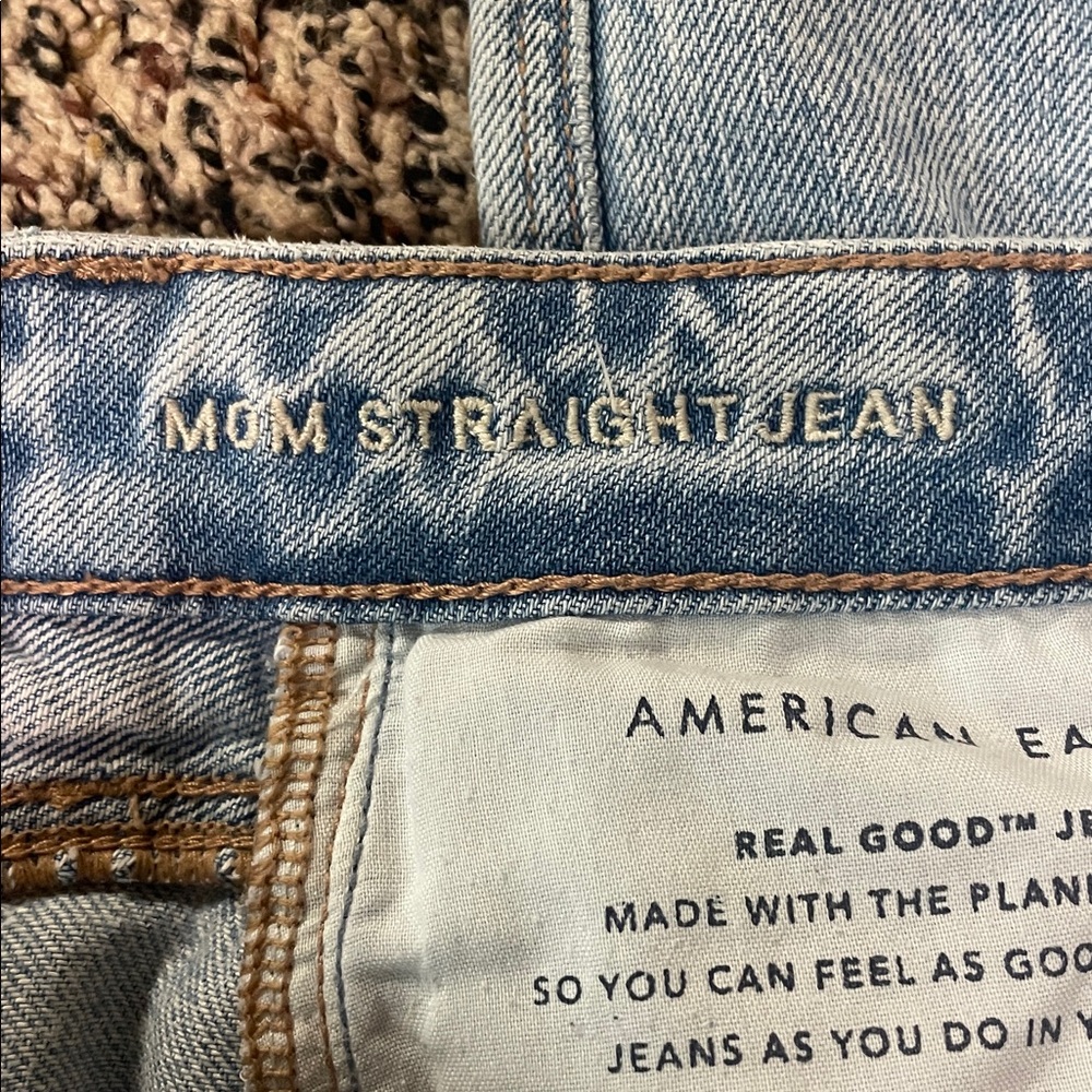 American Eagle Outfitters Blue Denim Mom Straight Ripped Jeans Size 6S | NWOT - Picture 7 of 8